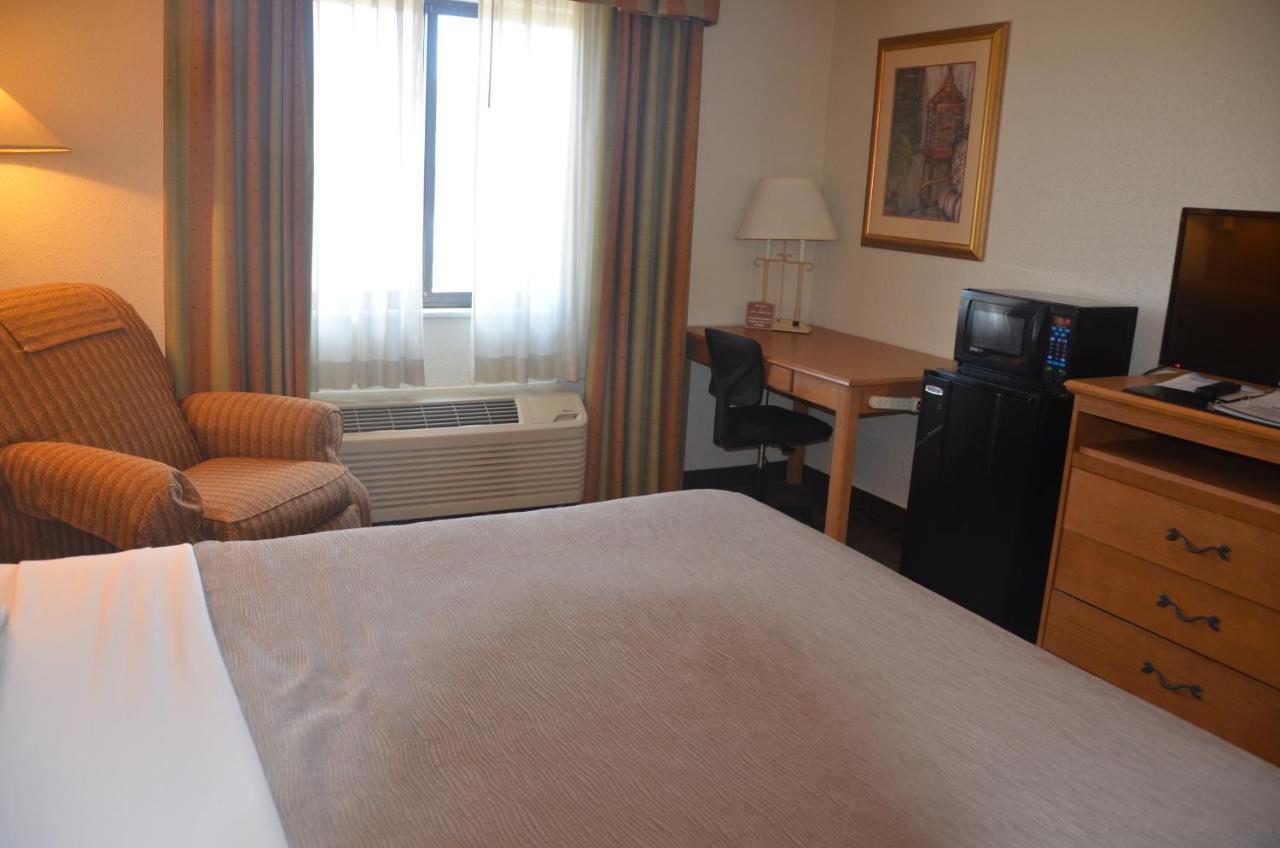 Quality Inn Perrysburg Esterno foto
