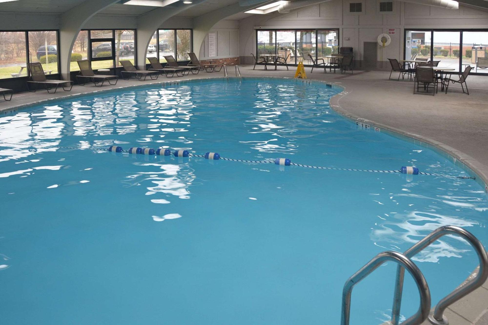 Quality Inn Perrysburg Esterno foto